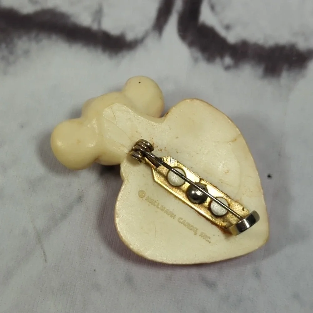 Hi Cutie Mouse on a Heart Vintage Hallmark Pin‎ Brooch